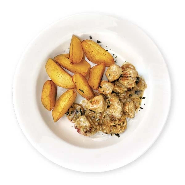 Куриное фрикасе с луком и грибами